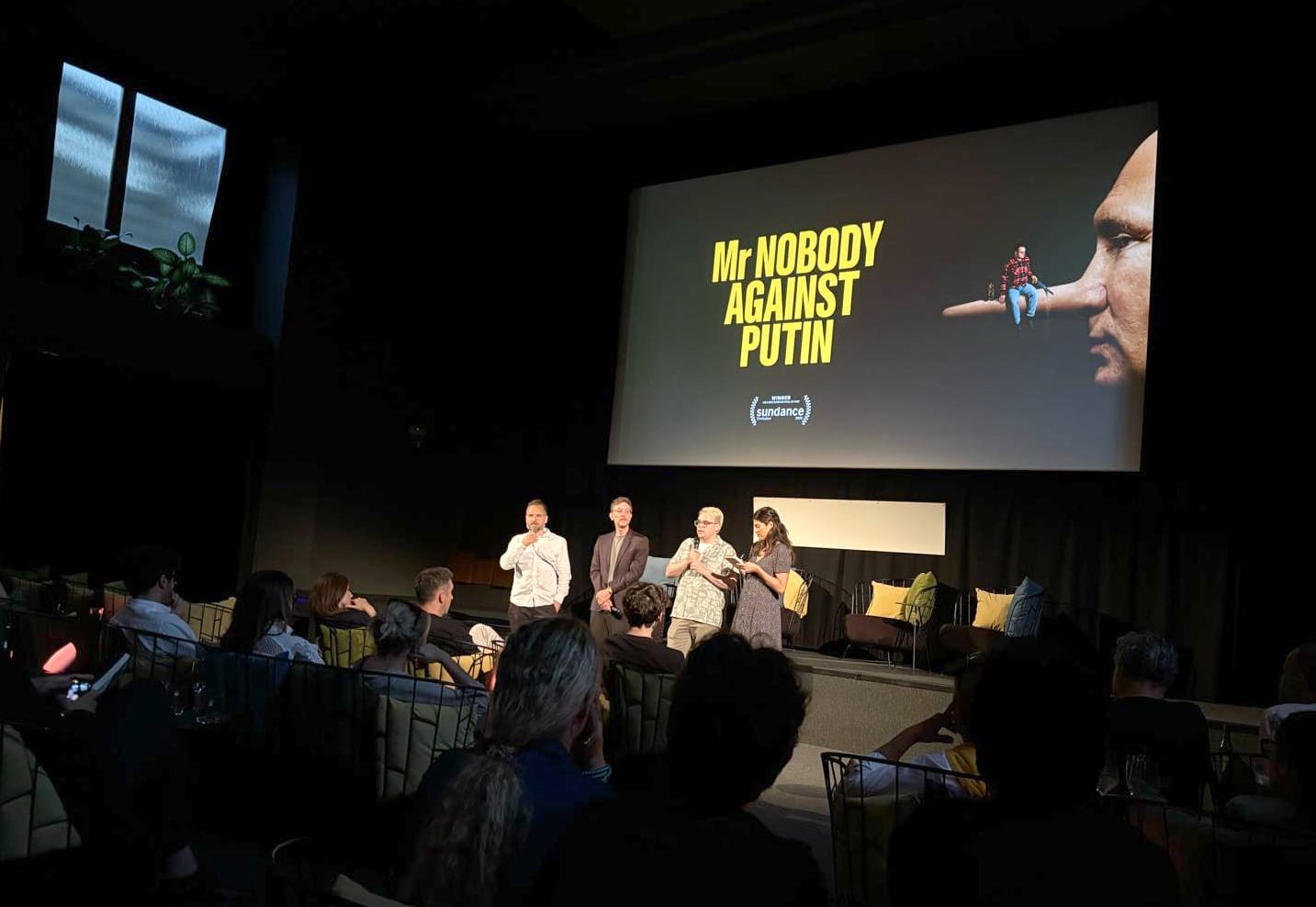 Promítání filmu 'Pan Nikdo proti Putinovi' v Praze za účasti Davida Borensteina a Pavla Talankina | Foto: Alexis Rosenzweig, Radio Prague International